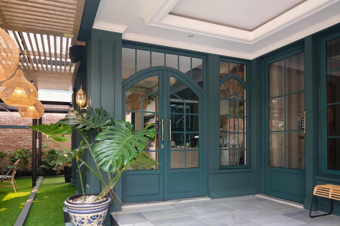 Casa Living Senopati Hotel Jakarta Exterior photo