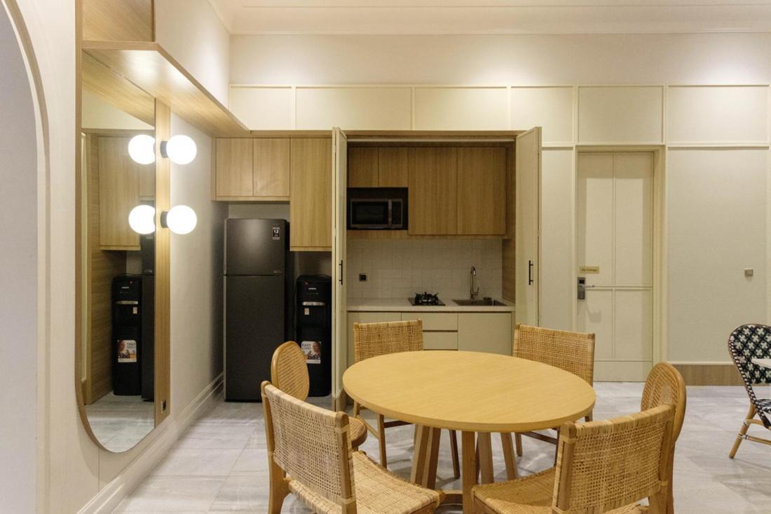 Casa Living Senopati Hotel Jakarta Exterior photo
