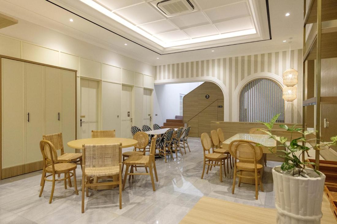 Casa Living Senopati Hotel Jakarta Exterior photo