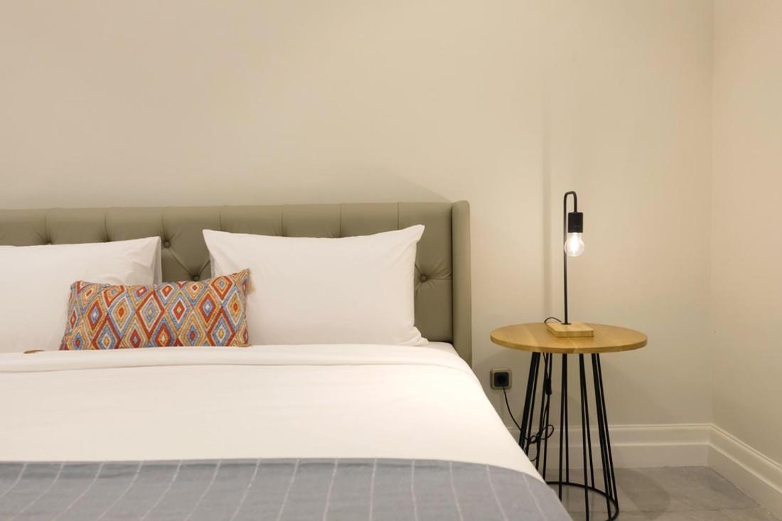 Casa Living Senopati Hotel Jakarta Exterior photo
