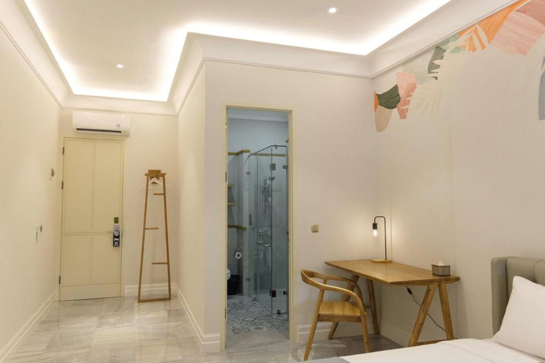 Casa Living Senopati Hotel Jakarta Exterior photo